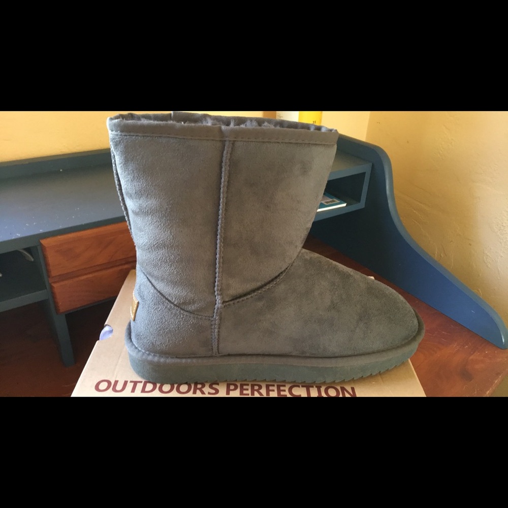 Vegan faux ugg boots by Camel Crown